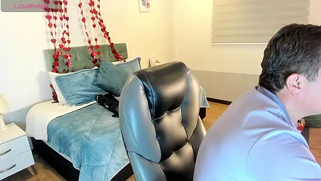 Snapshot of Sam_and_molly_ chatting on 02-19-25, 07:16 Sam and molly  online show from 02-19-25, 07:16