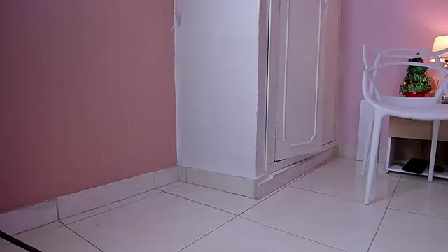 Snapshot of _bianca_18 chatting on 12-11-24, 02:44 bianca 18 online show from 12-11-24, 02:44