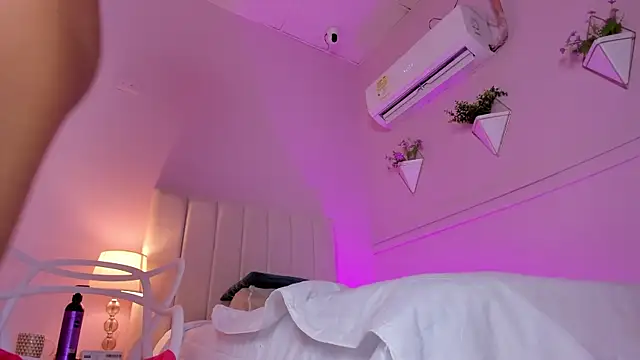 Snapshot of _bianca_18 chatting on 01-17-25, 05:41 bianca 18 online show from 01-17-25, 05:41