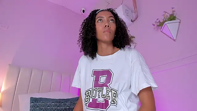 Snapshot of _bianca_18 chatting on 01-30-25, 11:33 bianca 18 online show from 01-30-25, 11:33