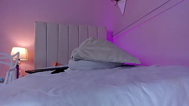 Snapshot of _bianca_18 chatting on 02-08-25, 05:39 bianca 18 online show from 02-08-25, 05:39