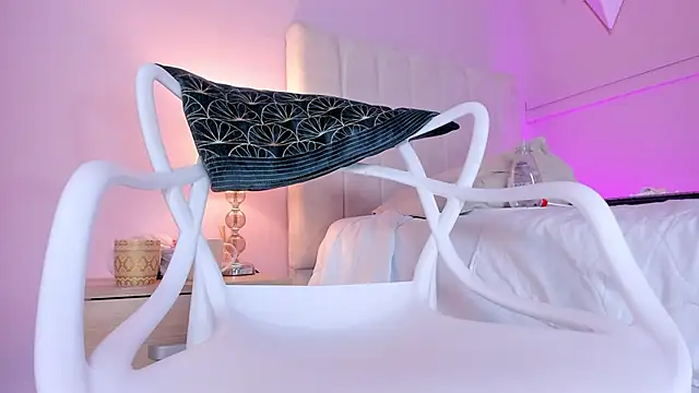 Snapshot of _bianca_18 chatting on 02-12-25, 05:48 bianca 18 online show from 02-12-25, 05:48