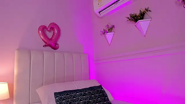 Snapshot of _bianca_18 chatting on 02-21-25, 05:53 bianca 18 online show from 02-21-25, 05:53