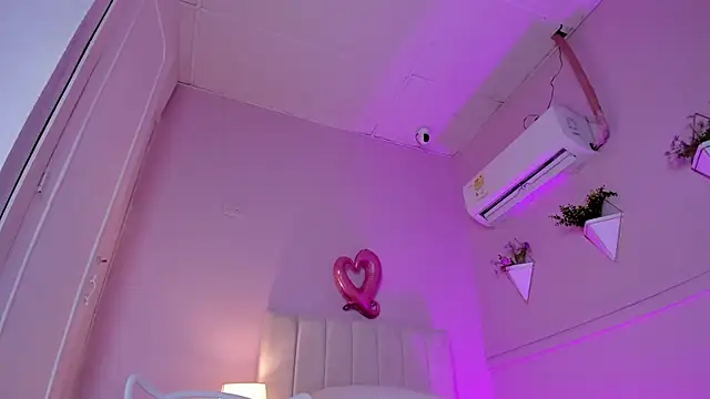 Snapshot of _bianca_18 chatting on 03-09-25, 03:16 bianca 18 online show from 03-09-25, 03:16