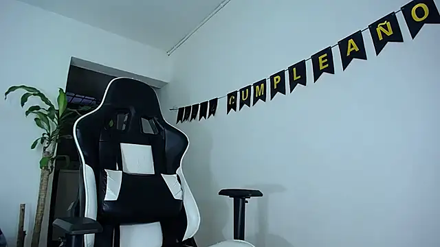 diamond black00 online show from 12-28-24, 10:44