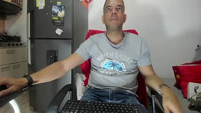 Snapshot of latinmartin73 chatting on 12-28-24, 06:40 latinmartin73 online show from 12-28-24, 06:40