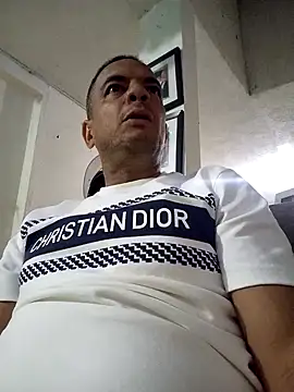Snapshot of latinmartin73 chatting on 01-01-25, 04:50 latinmartin73 online show from 01-01-25, 04:50