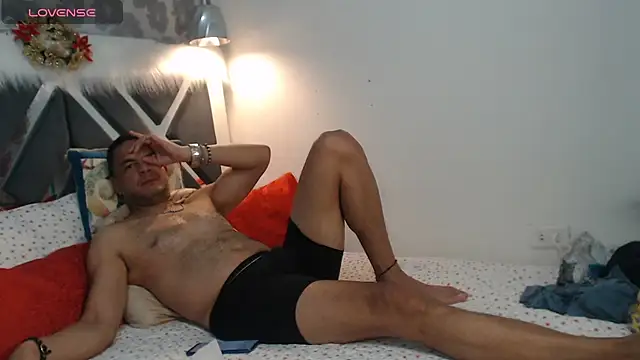 Snapshot of latinmartin73 chatting on 01-03-25, 04:44 latinmartin73 online show from 01-03-25, 04:44