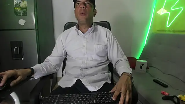Snapshot of latinmartin73 chatting on 01-14-25, 12:22 latinmartin73 online show from 01-14-25, 12:22