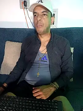 Snapshot of latinmartin73 chatting on 01-23-25, 01:08 latinmartin73 online show from 01-23-25, 01:08