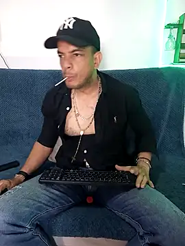 Snapshot of latinmartin73 chatting on 01-26-25, 02:56 latinmartin73 online show from 01-26-25, 02:56