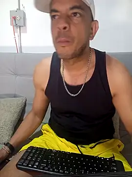 Snapshot of latinmartin73 chatting on 02-02-25, 05:37 latinmartin73 online show from 02-02-25, 05:37
