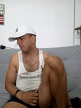 Snapshot of latinmartin73 chatting on 02-14-25, 02:39 latinmartin73 online show from 02-14-25, 02:39