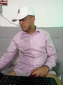Snapshot of latinmartin73 chatting on 02-20-25, 01:03 latinmartin73 online show from 02-20-25, 01:03