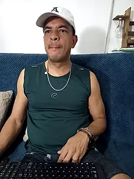 Snapshot of latinmartin73 chatting on 02-28-25, 01:37 latinmartin73 online show from 02-28-25, 01:37