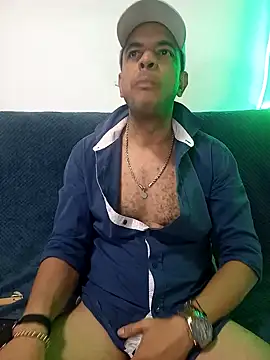 Snapshot of latinmartin73 chatting on 03-13-25, 01:21 latinmartin73 online show from 03-13-25, 01:21