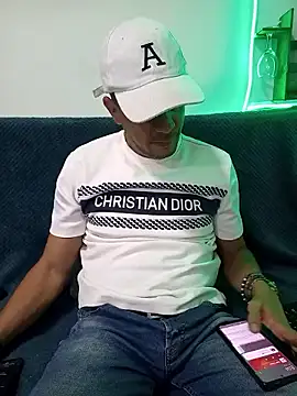 Snapshot of latinmartin73 chatting on 03-14-25, 01:05 latinmartin73 online show from 03-14-25, 01:05