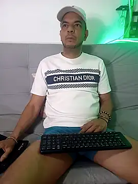 Snapshot of latinmartin73 chatting on 03-16-25, 02:11 latinmartin73 online show from 03-16-25, 02:11