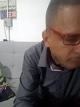 Snapshot of latinmartin73 chatting on 03-18-25, 01:00 latinmartin73 online show from 03-18-25, 01:00
