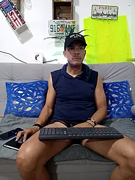 Snapshot of latinmartin73 chatting on 09-18-25, 11:40 latinmartin73 online show from 09-18-25, 11:40