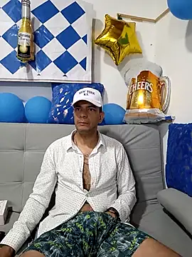 Snapshot of latinmartin73 chatting on 09-25-25, 12:25 latinmartin73 online show from 09-25-25, 12:25