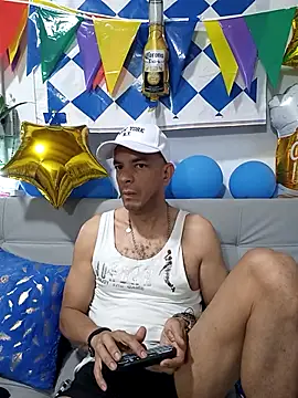 Snapshot of latinmartin73 chatting on 09-26-25, 12:58 latinmartin73 online show from 09-26-25, 12:58