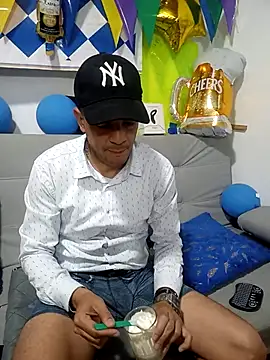 Snapshot of latinmartin73 chatting on 10-01-25, 11:55 latinmartin73 online show from 10-01-25, 11:55