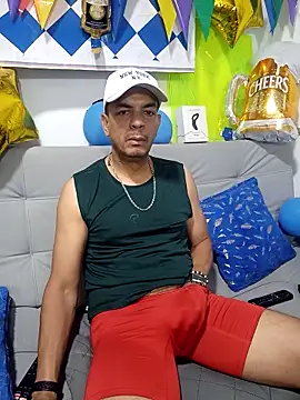 Snapshot of latinmartin73 chatting on 10-04-25, 02:20 latinmartin73 online show from 10-04-25, 02:20
