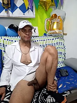 Snapshot of latinmartin73 chatting on 10-05-25, 02:37 latinmartin73 online show from 10-05-25, 02:37