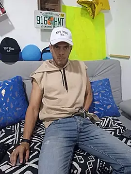 Snapshot of latinmartin73 chatting on 10-09-25, 11:47 latinmartin73 online show from 10-09-25, 11:47
