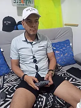 Snapshot of latinmartin73 chatting on 10-16-25, 12:11 latinmartin73 online show from 10-16-25, 12:11
