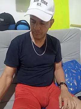 Snapshot of latinmartin73 chatting on 10-25-25, 05:30 latinmartin73 online show from 10-25-25, 05:30