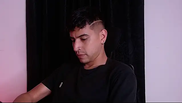 Snapshot of JuannRizo chatting on 03-04-25, 09:32 JuannRizo online show from 03-04-25, 09:32