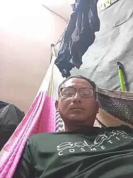 Snapshot of Andresguz35 chatting on 10-16-25, 06:25 Andresguz35 online show from 10-16-25, 06:25