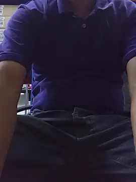 Snapshot of Andresguz35 chatting on 10-23-25, 04:50 Andresguz35 online show from 10-23-25, 04:50