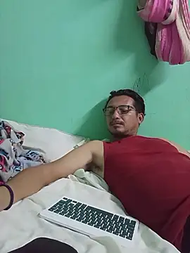 Andresguz35 online show from 12-18-25, 05:46