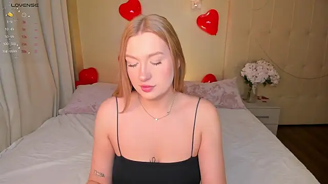 Emma  Leee online show from 02-18-25, 12:59