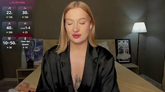 Emma  Leee online show from 10-05-25, 01:04