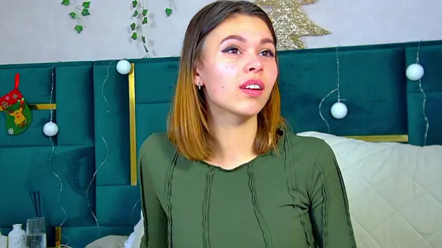 Snapshot of PollyLanders chatting on 12-27-24, 01:00 PollyLanders online show from 12-27-24, 01:00