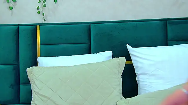 Snapshot of PollyLanders chatting on 01-20-25, 02:11 PollyLanders online show from 01-20-25, 02:11