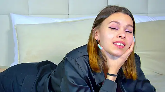 Snapshot of PollyLanders chatting on 02-02-25, 09:34 PollyLanders online show from 02-02-25, 09:34