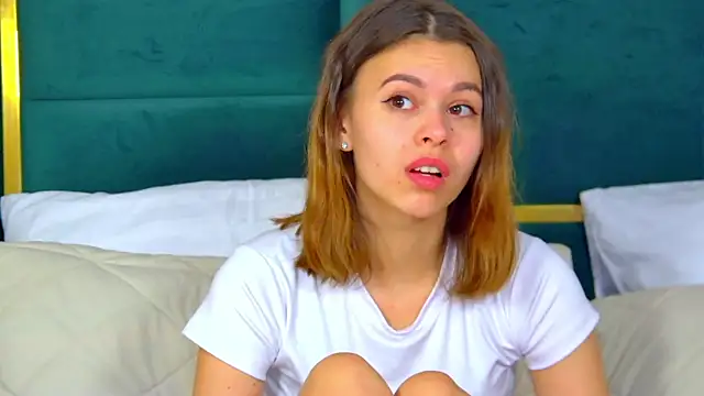 Snapshot of PollyLanders chatting on 02-05-25, 12:38 PollyLanders online show from 02-05-25, 12:38