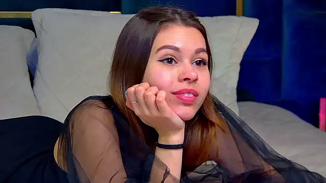 Snapshot of PollyLanders chatting on 02-09-25, 06:37 PollyLanders online show from 02-09-25, 06:37