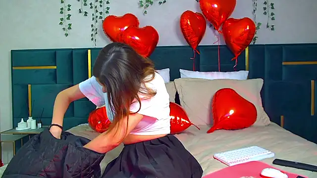 Snapshot of PollyLanders chatting on 02-10-25, 06:35 PollyLanders online show from 02-10-25, 06:35