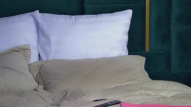 Snapshot of PollyLanders chatting on 02-20-25, 04:25 PollyLanders online show from 02-20-25, 04:25