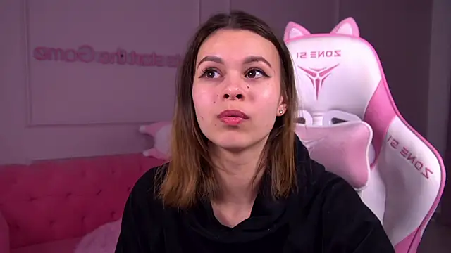 Snapshot of PollyLanders chatting on 02-23-25, 07:28 PollyLanders online show from 02-23-25, 07:28