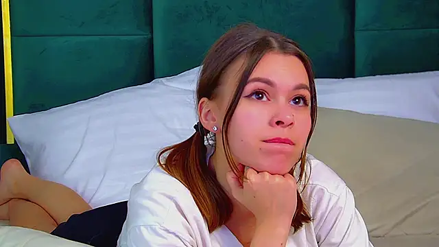 Snapshot of PollyLanders chatting on 03-11-25, 04:32 PollyLanders online show from 03-11-25, 04:32