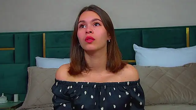 Snapshot of PollyLanders chatting on 09-13-25, 06:13 PollyLanders online show from 09-13-25, 06:13