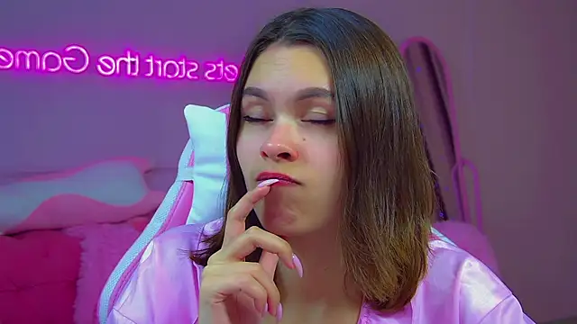 Snapshot of PollyLanders chatting on 10-12-25, 06:29 PollyLanders online show from 10-12-25, 06:29