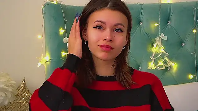 Snapshot of PollyLanders chatting on 12-22-25, 08:06 PollyLanders online show from 12-22-25, 08:06